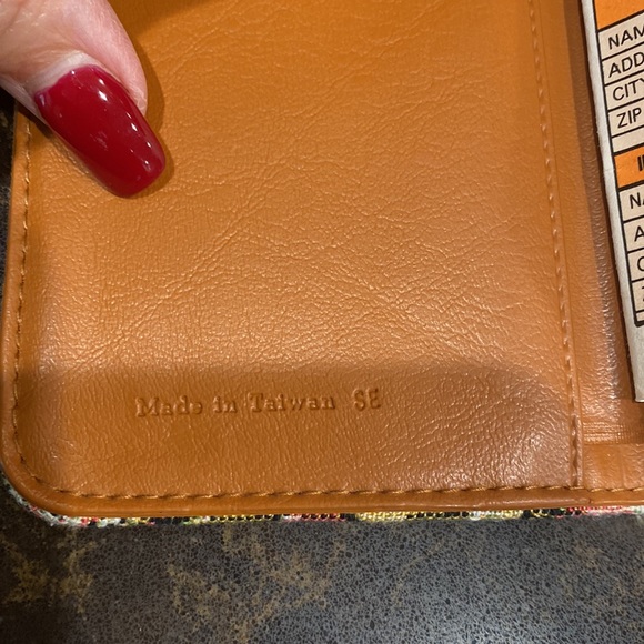 Tapestry Faux Leather trifold wallet with checkbook and kisslock Vintage EUC - Picture 6 of 14